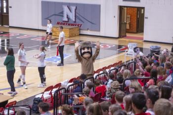 Volleyball match with the Trapper